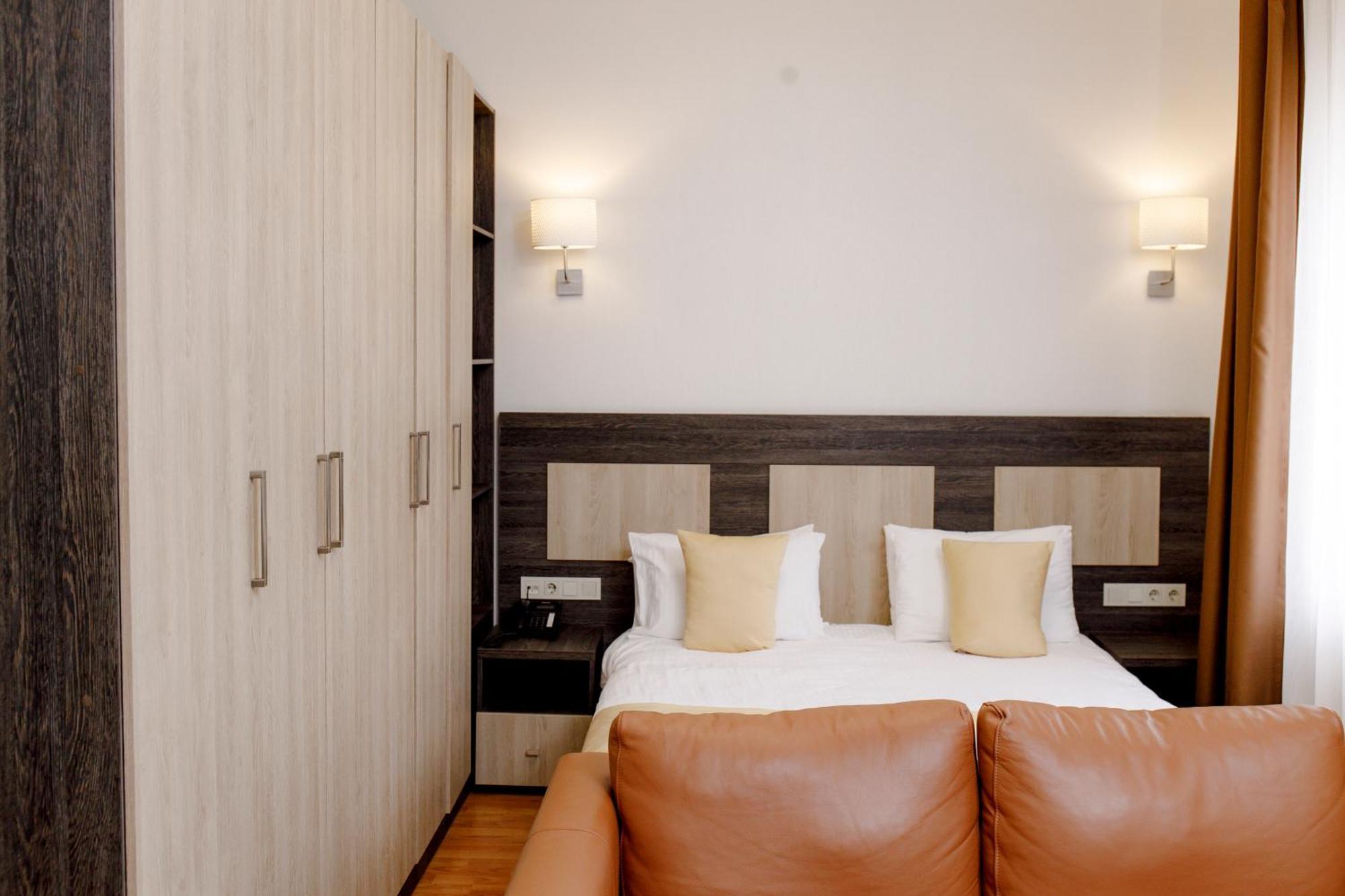 Hotel Infinity Plaza Block 1 Atyraū Exterior foto